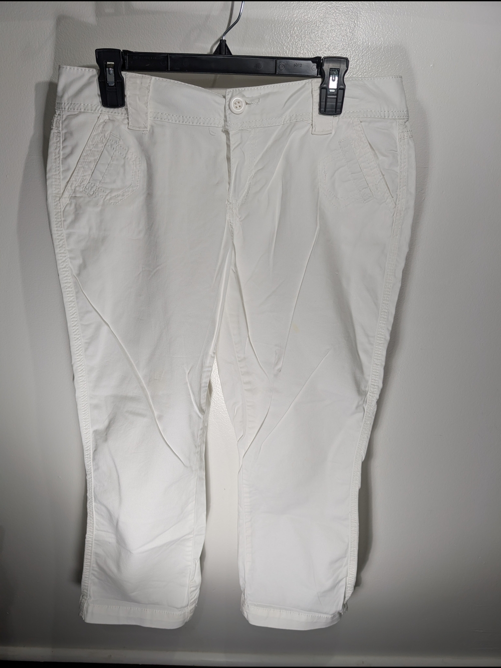 Maurices White Women's Cropped Pants Size 9/10